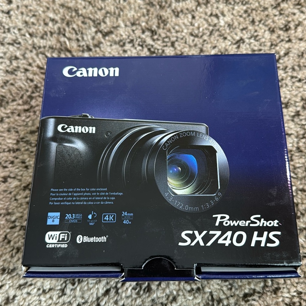 Canon SX740 HS point and shoot camera